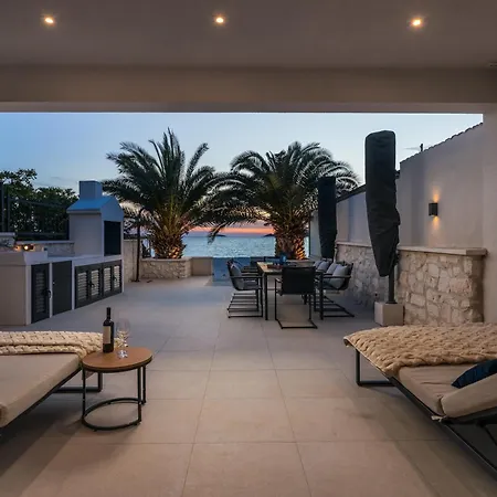 The Beachhouse - Luxury Beachfront וילה רוגוזניצה