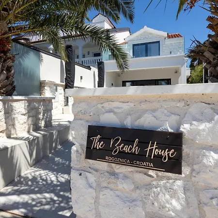 The Beachhouse - Luxury Beachfront וילה *