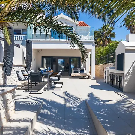 The Beachhouse - Luxury Beachfront וילה רוגוזניצה