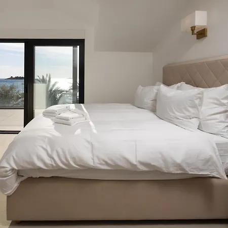 The Beachhouse - Luxury Beachfront וילה רוגוזניצה