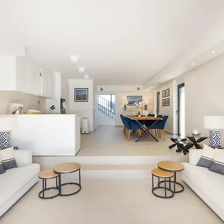 The Beachhouse - Luxury Beachfront וילה רוגוזניצה