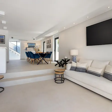 The Beachhouse - Luxury Beachfront