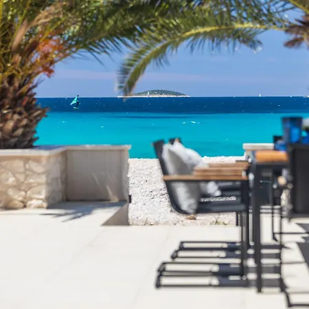 The Beachhouse - Luxury Beachfront רוגוזניצה