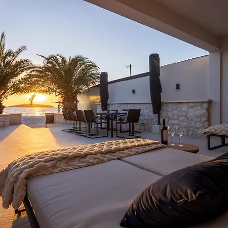 וילה The Beachhouse - Luxury Beachfront *