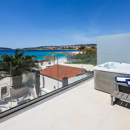 The Beachhouse - Luxury Beachfront *