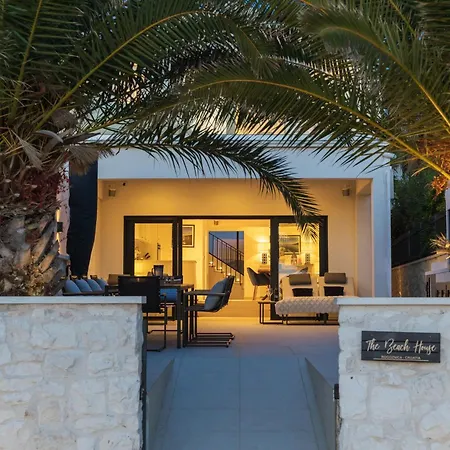 The Beachhouse - Luxury Beachfront וילה