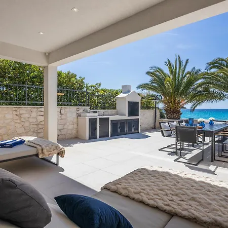 וילה The Beachhouse - Luxury Beachfront *
