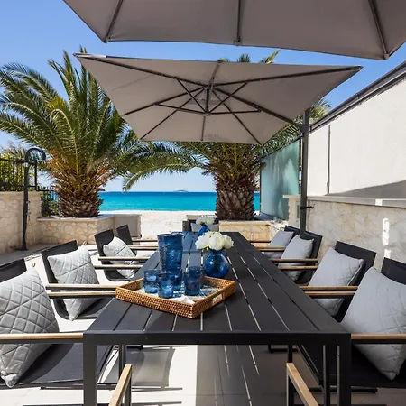 The Beachhouse - Luxury Beachfront רוגוזניצה