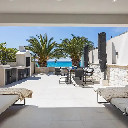 וילה The Beachhouse - Luxury Beachfront רוגוזניצה